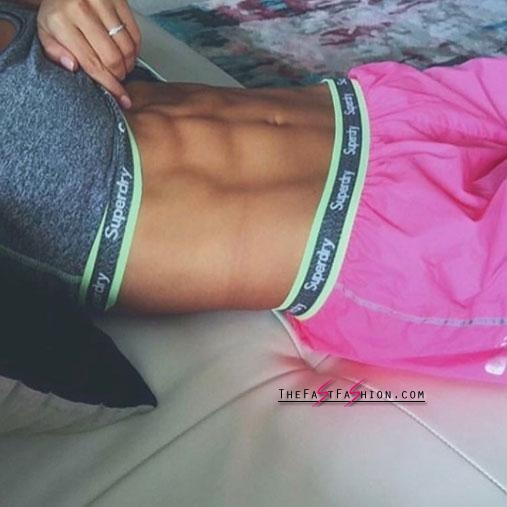 It's incredible six-pack selfies like this that's seen Kayla's popularity soar in recent years. Photo: Instagram/kayla_itsines