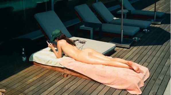 Kendall Jenner Shares Snap of Herself Sunbathing Completely Nude